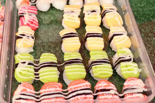 Sushi em comida de rua — Fotografia de Stock