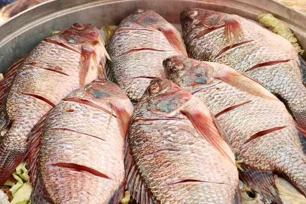 Pesce al vapore a cibo di strada — Foto Stock