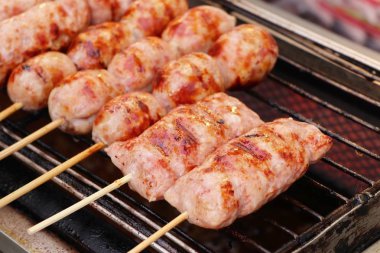 Barbekü sosis sokak gıda