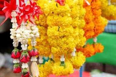 Yasemin çelenk içinde çarşı