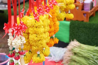 Yasemin çelenk içinde çarşı