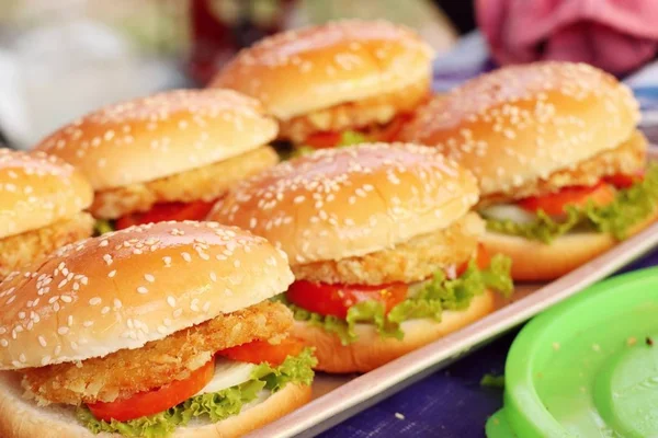 Hamburguesa de cerdo en la calle de alimentos —  Fotos de Stock