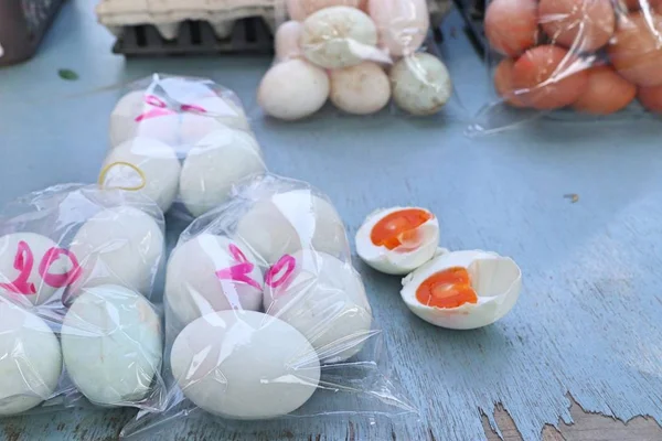 Uova salate nel cibo di strada — Foto Stock