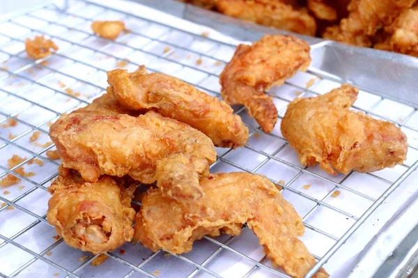 Gebratenes Huhn beim Streetfood — Stockfoto
