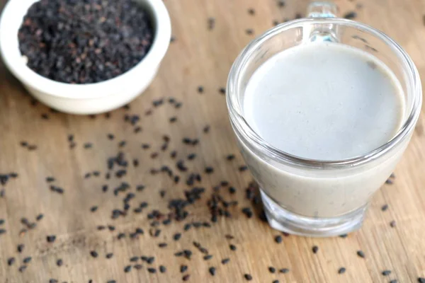 Soybean milk with black sesame