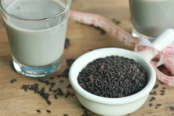 Soybean milk with black sesame
