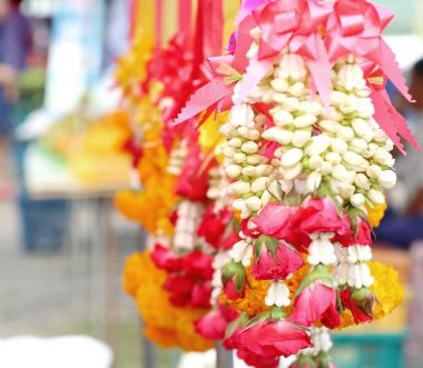 Yasemin çelenk içinde çarşı