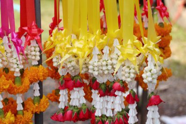 Yasemin çelenk içinde çarşı