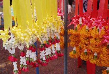 Yasemin çelenk içinde çarşı