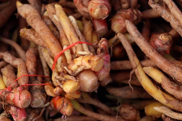 Raiz de gengibre no mercado — Fotografia de Stock