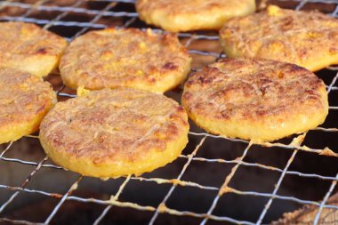 yumurta ile ızgara yapışkan pirinç