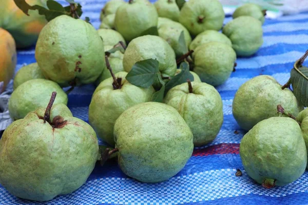 Fruta de la guayaba en la calle — Foto de Stock