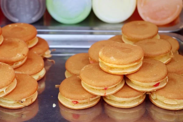 Hacer a dulce panqueque dorayaki — Foto de Stock