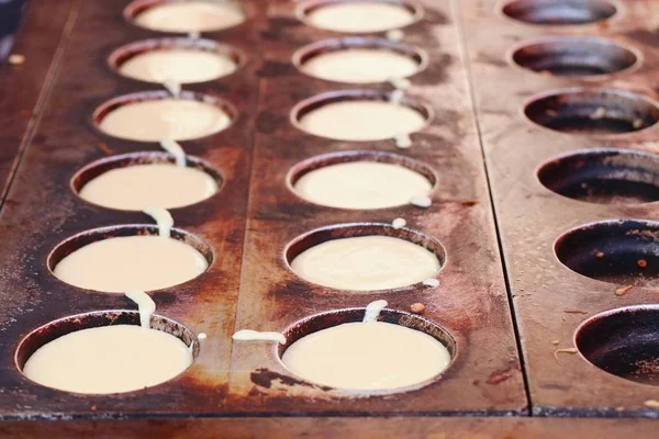 Make to sweet pancake dorayaki — Stock Photo, Image