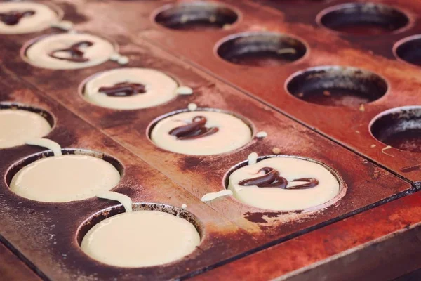 Make to sweet pancake dorayaki — Stock Photo, Image