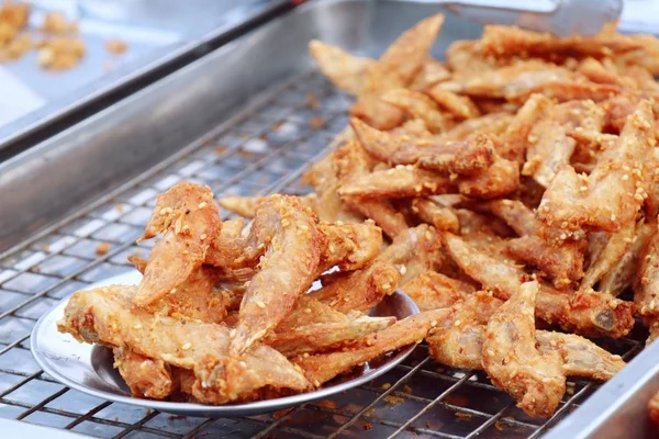 Frango frito em comida de rua — Fotografia de Stock