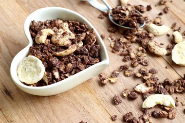 kaju fıstığı ile sağlıklı granola