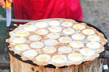 Hindistan cevizi sütü karıştırın şeker ve un