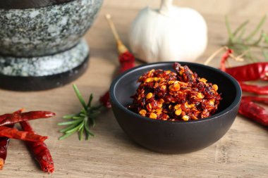 biber salça sarımsak ile