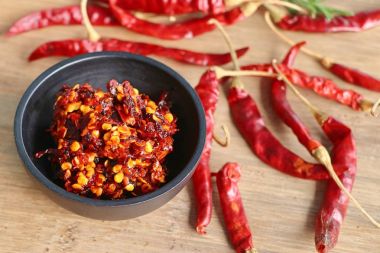 biber salça sarımsak ile