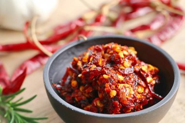 biber salça sarımsak ile