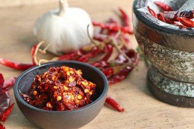 biber salça sarımsak ile