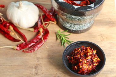 biber salça sarımsak ile