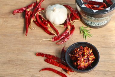 biber salça sarımsak ile