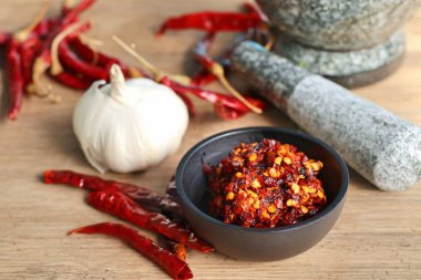 biber salça sarımsak ile