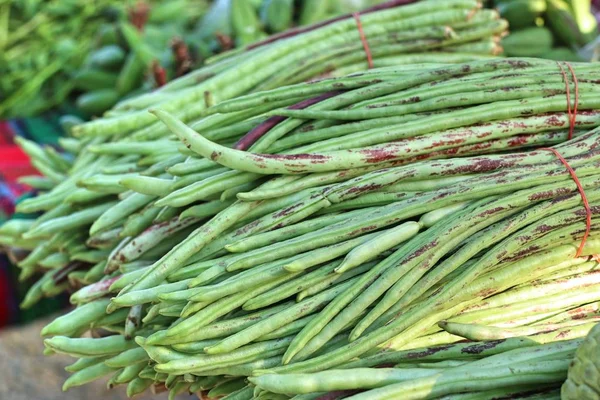 Långa bönor på marknaden — Stockfoto