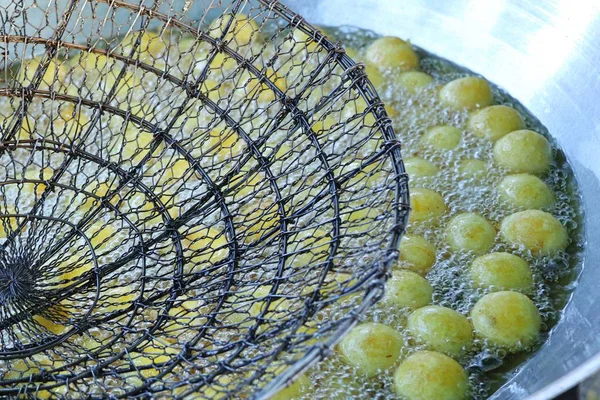 Patata dolce fritta a cibo di strada — Foto Stock