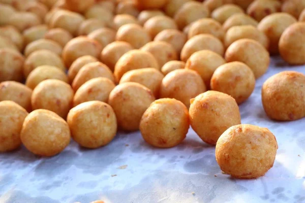 Gebratene Süßkartoffeln beim Streetfood — Stockfoto