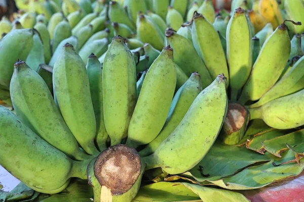 Banaan op straat eten — Stockfoto