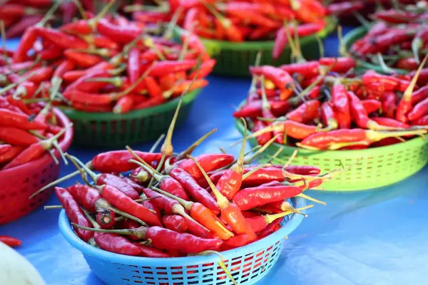 Verse Spaanse peper op de markt — Stockfoto