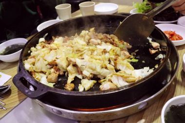 Dak galbi sos Kore yemeği kızarmış