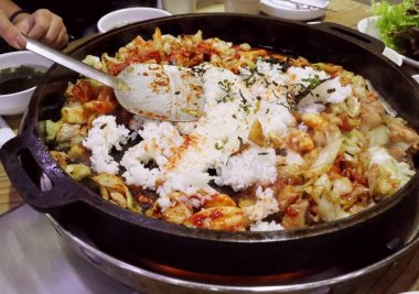 Dak galbi sos Kore yemeği kızarmış