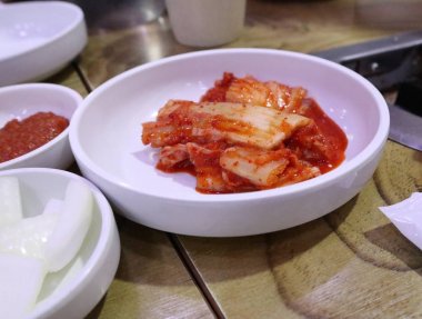 Yan yemekleri kimchi