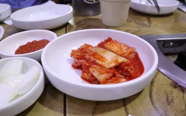 Yan yemekleri kimchi