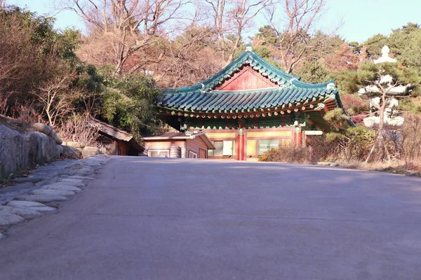 Toit de l'architecture traditionnelle coréenne — Photo