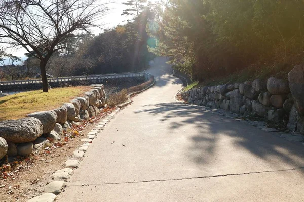 Ulicy droga w świątyni korea — Zdjęcie stockowe