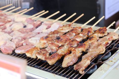 Korece sokak gıda ızgara tavuk
