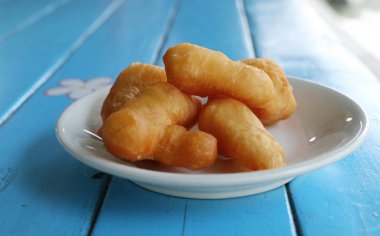 derin yağda kızartılmış hamur sopa