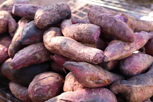 屋台の食べ物でサツマイモ — ストック写真