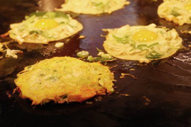 gece Güney Kore'de sokak gıda