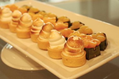 Tatlı büfesi Otelin