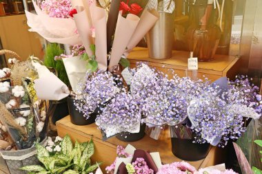 Kore'de sokak çiçekçi