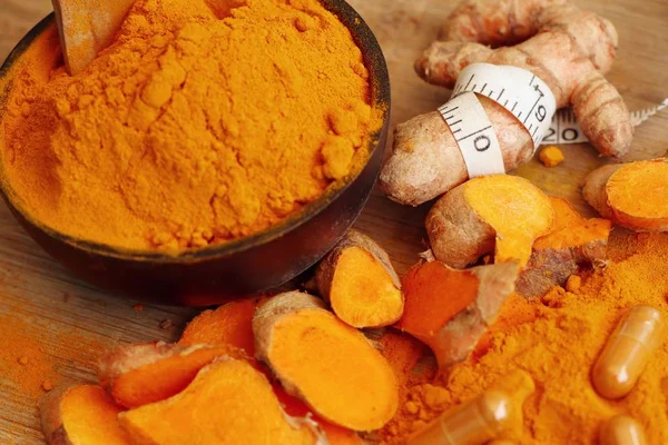 Turmeric capsule with powder