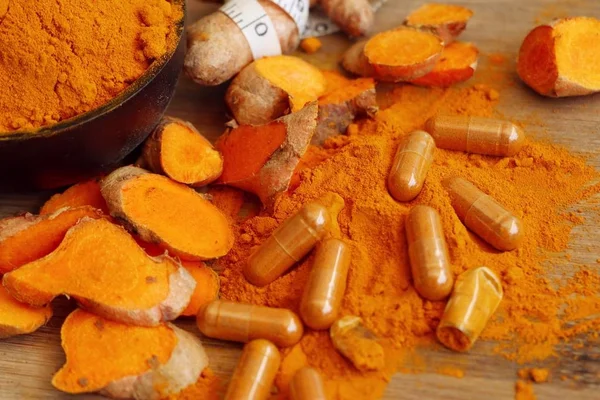 Turmeric capsule with powder