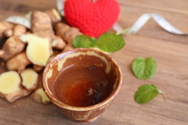 taze zencefil ve çay  