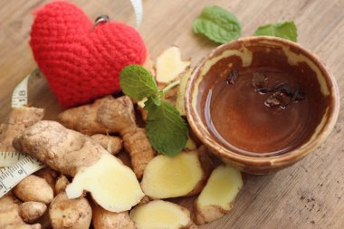 taze zencefil ve çay  